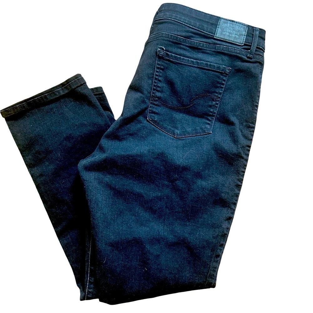 Levi’s Women’s Mid Rise Straight Signature 18